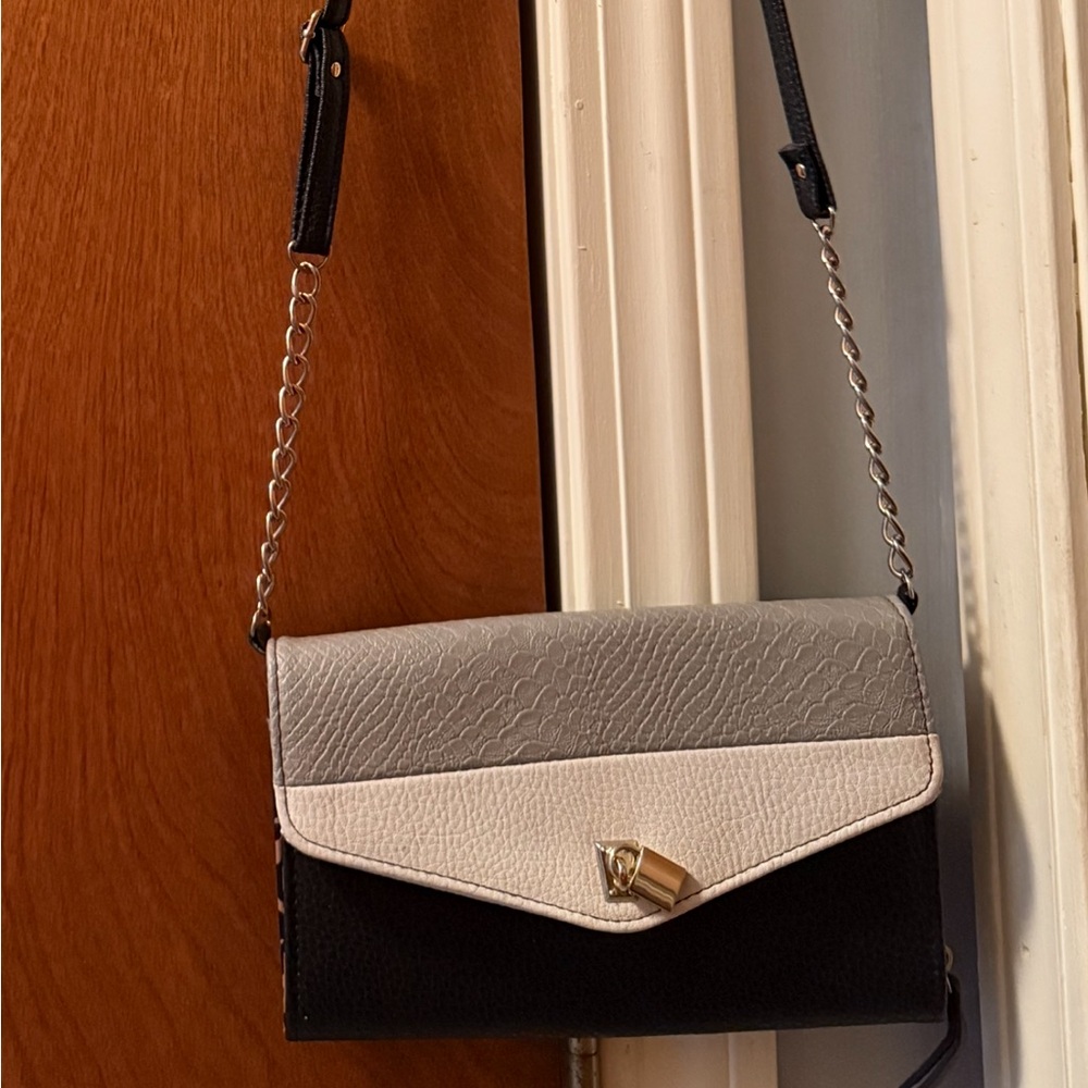 Jessica Simpson Crossbody Bag-embossed Black, Gray, and off White EUC - Picture 10 of 10